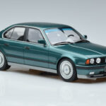 BMW M5 E34 Cecotto Edition Grön Otto 1:18 - image 4 of 6