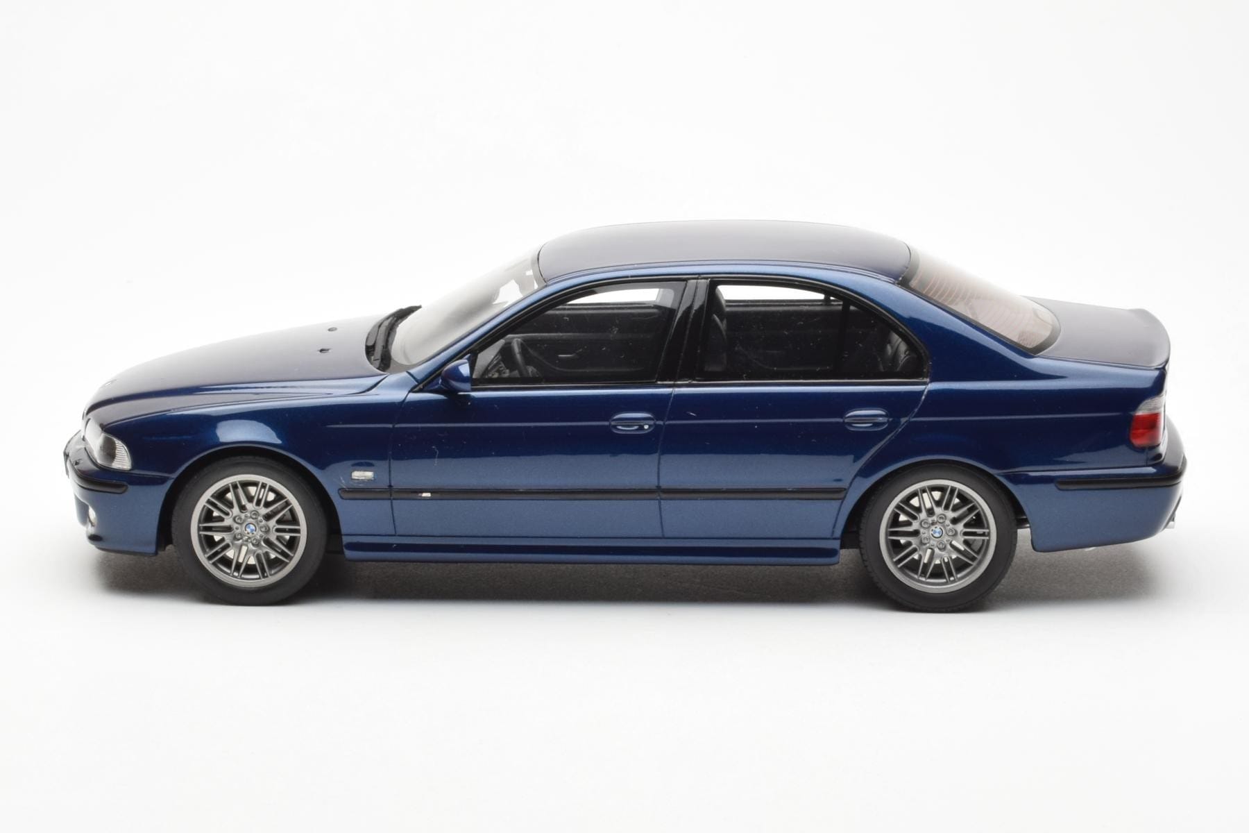 BMW M5 E39 Avus Blue Paint Issue Otto 1:18 OT070 Resin — bild 3 av 6