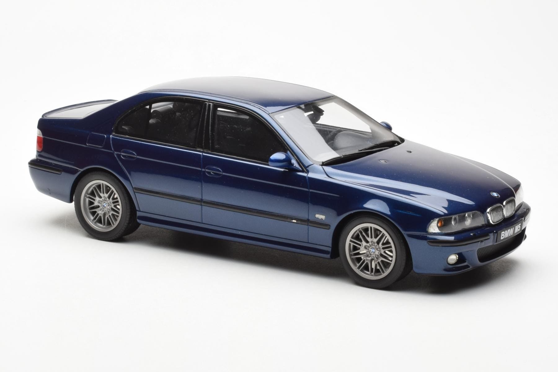 BMW M5 E39 Avus Blue Paint Issue Otto 1:18 OT070 Resin — bild 4 av 6
