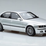 BMW M5 E39 Silver Otto 1:18 - image 4 of 7