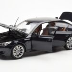 BMW M5 E60 Carbon Svart Kyosho 1:18 - image 2 of 8