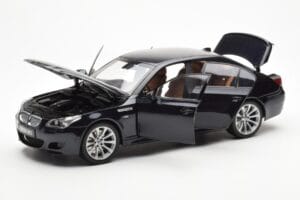 BMW M5 E60 Carbon Svart Kyosho 1:18 08593BK Metall — bild 2 av 8