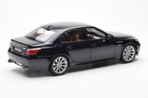 BMW M5 E60 Carbon Svart Kyosho 1:18 08593BK Metall — bild 3 av 8