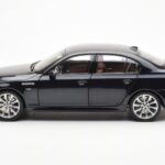 BMW M5 E60 Carbon Svart Kyosho 1:18 - image 4 of 8