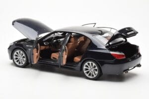 BMW M5 E60 Carbon Svart Kyosho 1:18 08593BK Metall — bild 5 av 8
