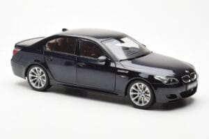 BMW M5 E60 Carbon Svart Kyosho 1:18 08593BK Metall — bild 6 av 8