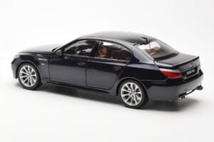BMW M5 E60 Carbon Svart Kyosho 1:18 08593BK Metall — bild 7 av 8