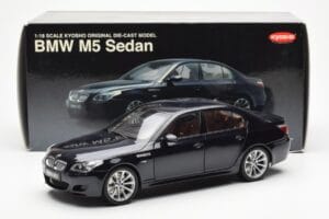BMW M5 E60 Carbon Svart Kyosho 1:18 08593BK Metall — bild 8 av 8
