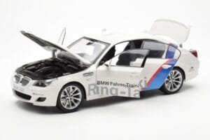 BMW M5 E60 Ring Taxi Nurburgring Kyosho 1:18 08593RT Metall — bild 2 av 8