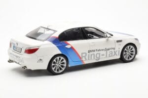 BMW M5 E60 Ring Taxi Nurburgring Kyosho 1:18 08593RT Metall — bild 3 av 8