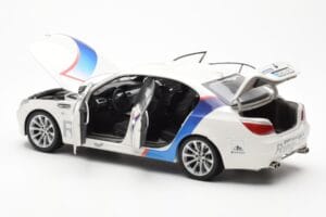 BMW M5 E60 Ring Taxi Nurburgring Kyosho 1:18 08593RT Metall — bild 5 av 8
