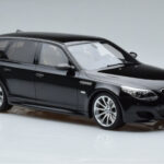 BMW M5 E61 Touring Svart Otto 1:18 - image 4 of 6