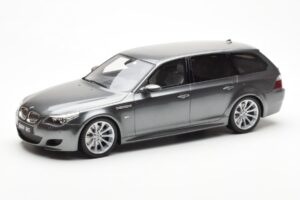 BMW M5 E61 Touring Grå Otto 1:18