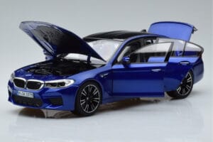 BMW M5 F90 Marina Bay Blå Norev 1:18 80432454783 Metall — bild 2 av 7