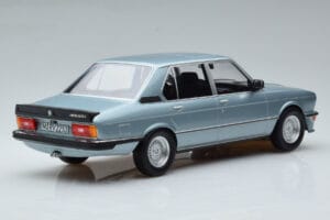 BMW M535i E12 Blå Norev 1:18 183269 Metall — bild 2 av 6