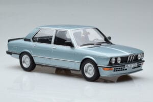 BMW M535i E12 Blå Norev 1:18 183269 Metall — bild 4 av 6