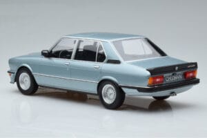 BMW M535i E12 Blå Norev 1:18 183269 Metall — bild 5 av 6