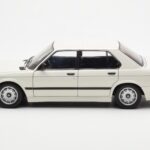BMW M535i E28 Alpine Vit AUTOart 1:18 - image 4 of 10