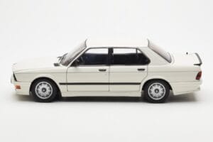 BMW M535i E28 Alpine Vit AUTOart 1:18 75161 Metall — bild 4 av 10