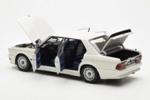 BMW M535i E28 Alpine Vit AUTOart 1:18 75161 Metall — bild 5 av 10
