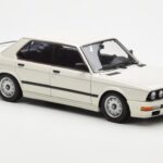 BMW M535i E28 Alpine Vit AUTOart 1:18 - image 6 of 10
