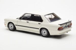 BMW M535i E28 Alpine Vit AUTOart 1:18 75161 Metall — bild 7 av 10