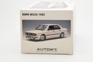 BMW M535i E28 Alpine Vit AUTOart 1:18 75161 Metall — bild 9 av 10