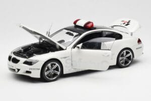BMW M6 E63 MotoGP Safety Car 2006 Kyosho 1:18 08707GPB Metall — bild 2 av 8