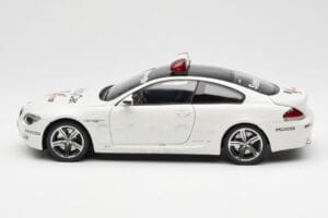 BMW M6 E63 MotoGP Safety Car 2006 Kyosho 1:18 08707GPB Metall — bild 4 av 8