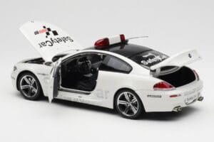 BMW M6 E63 MotoGP Safety Car 2006 Kyosho 1:18 08707GPB Metall — bild 5 av 8