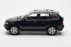 BMW X5 4.4i E53 Mörk Blå Kyosho 1:18 08521DB Metall — bild 4 av 8