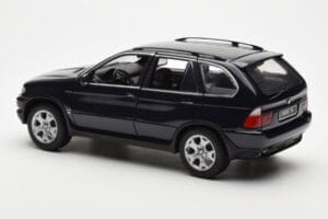 BMW X5 4.4i E53 Mörk Blå Kyosho 1:18 08521DB Metall — bild 7 av 8