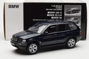 BMW X5 4.4i E53 Mörk Blå Kyosho 1:18 08521DB Metall — bild 8 av 8