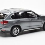 BMW X5 F15 Space Grå Paragon 1:18 - image 3 of 8