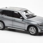 BMW X5 F15 Space Grå Paragon 1:18 - image 6 of 8