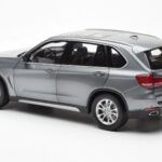 BMW X5 F15 Space Grå Paragon 1:18 - image 7 of 8