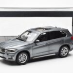 BMW X5 F15 Space Grå Paragon 1:18 - image 8 of 8