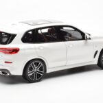 BMW X5 G05 Vit Paragon 1:18 - image 3 of 8