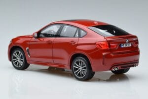 BMW X6M F86 Röd Norev 1:18 183242 Metall — bild 6 av 7