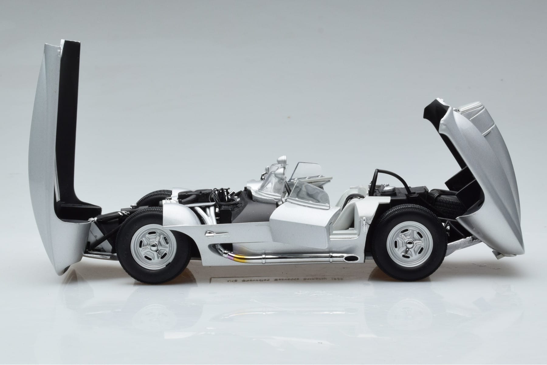 Chevrolet Corvette C1 Stingray Concept AUTOart 1:18 71000 Metall — bild 4 av 8