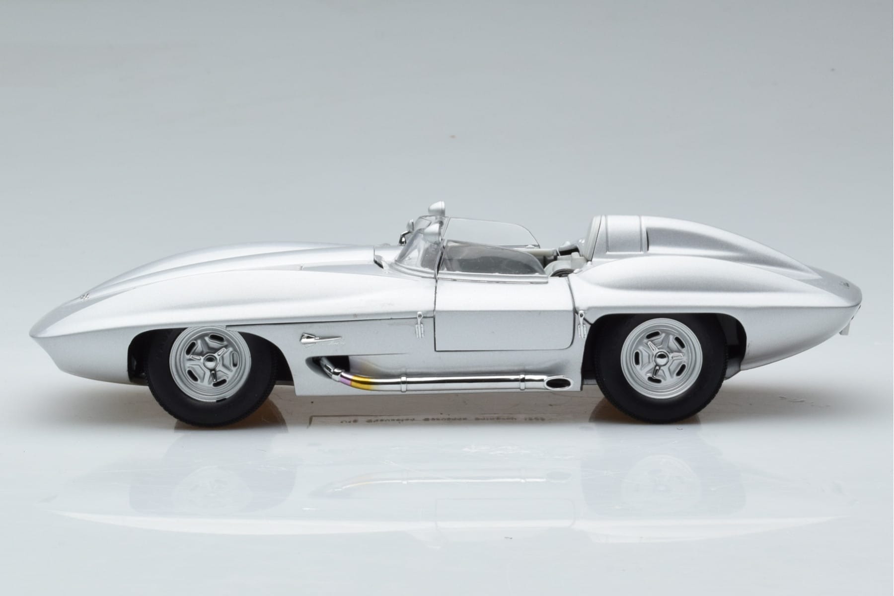 Chevrolet Corvette C1 Stingray Concept AUTOart 1:18 71000 Metall — bild 5 av 8