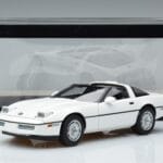 Chevrolet Corvette C4 Vit AUTOart 1:18 71243 Metall - image 8 of 8