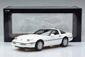 Chevrolet Corvette C4 Vit AUTOart 1:18 71243 Metall — bild 8 av 8