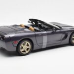 Chevrolet Corvette C5 Cabriolet Lila Pärlemo Metallic UT Models 1:18 - image 2 of 6