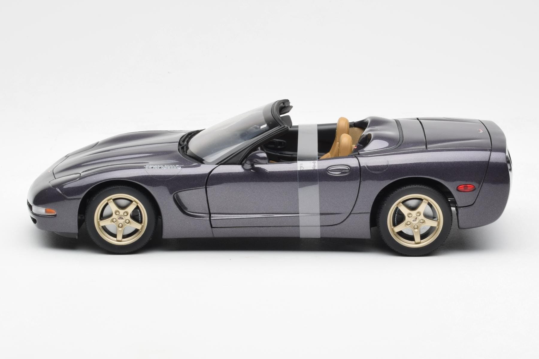 Chevrolet Corvette C5 Cabriolet Lila Pärlemo Metallic UT Models 1:18 21010 Metall — bild 3 av 6
