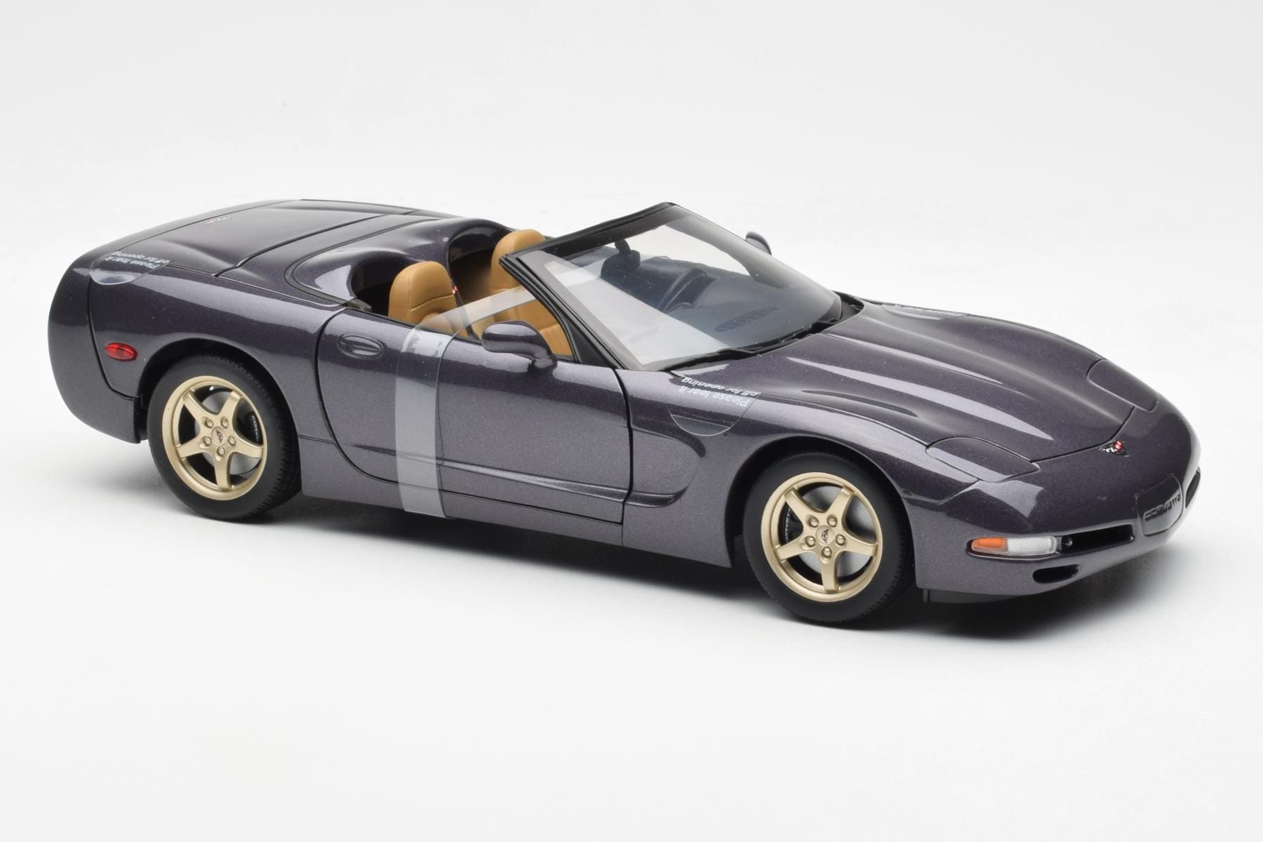 Chevrolet Corvette C5 Cabriolet Lila Pärlemo Metallic UT Models 1:18 21010 Metall — bild 4 av 6