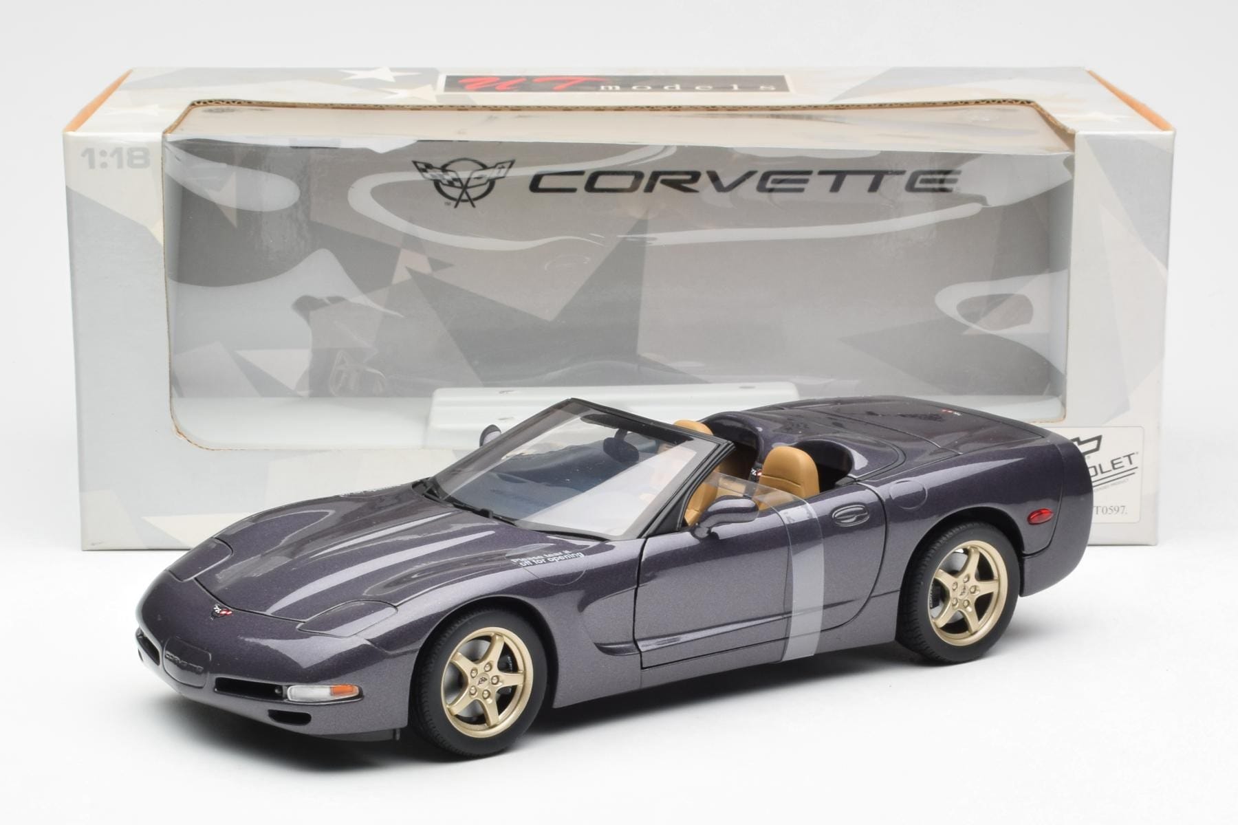 Chevrolet Corvette C5 Cabriolet Lila Pärlemo Metallic UT Models 1:18 21010 Metall — bild 6 av 6