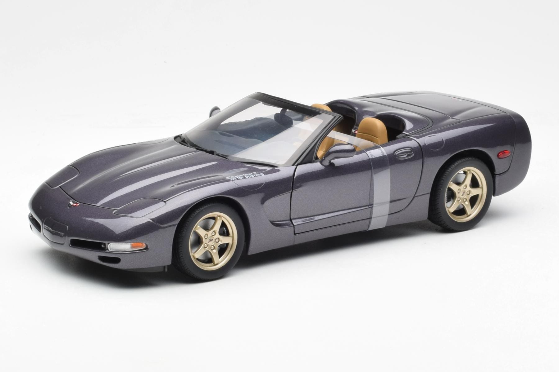 Chevrolet Corvette C5 Cabriolet Lila Pärlemo Metallic UT Models 1:18 21010 Metall