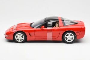 Chevrolet Corvette C5 Hardtop Röd UT Models 1:18 21041 Metall — bild 3 av 6
