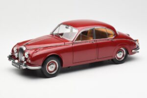 Daimler 250 V8 Röd Paragon 1:18 PA-98312